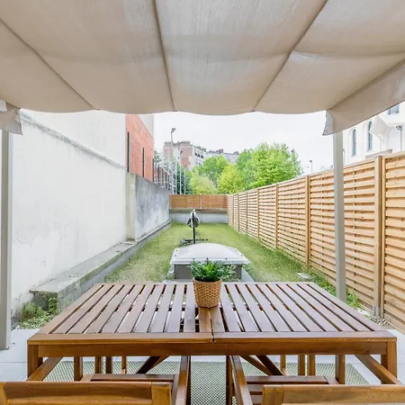 Dream On A Hammock Private In Garden In 아파트