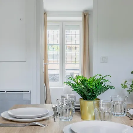 Dream On A Hammock Private In Garden In 파리