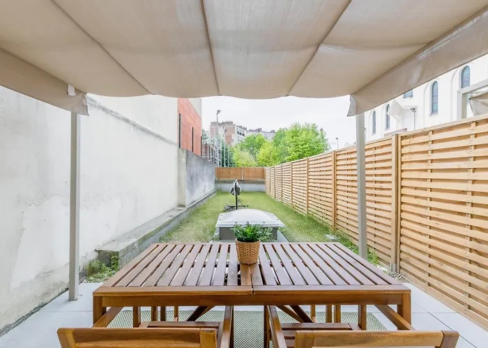 Dream On A Hammock Private In Garden In Apartman